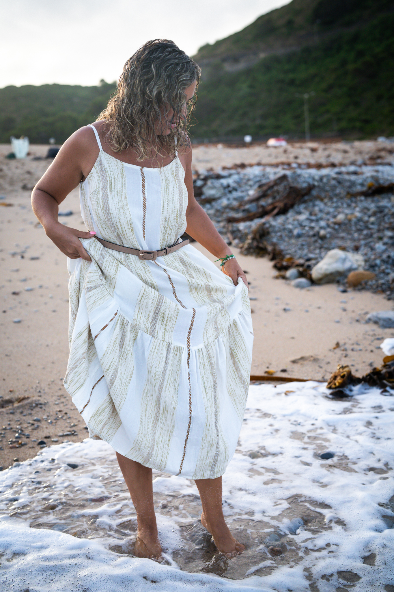 Filipa Lourenço em movimento, junto ao mar